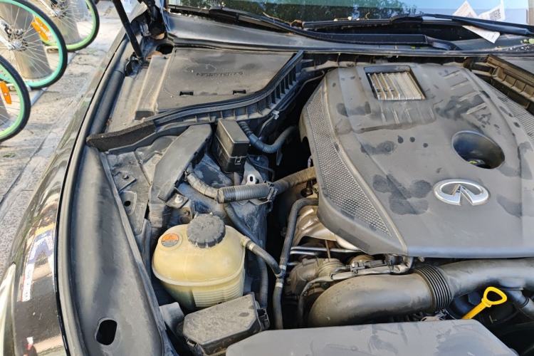 Used Infiniti Q50L 2015 2.0T Luxury Edition Engine Bay Right