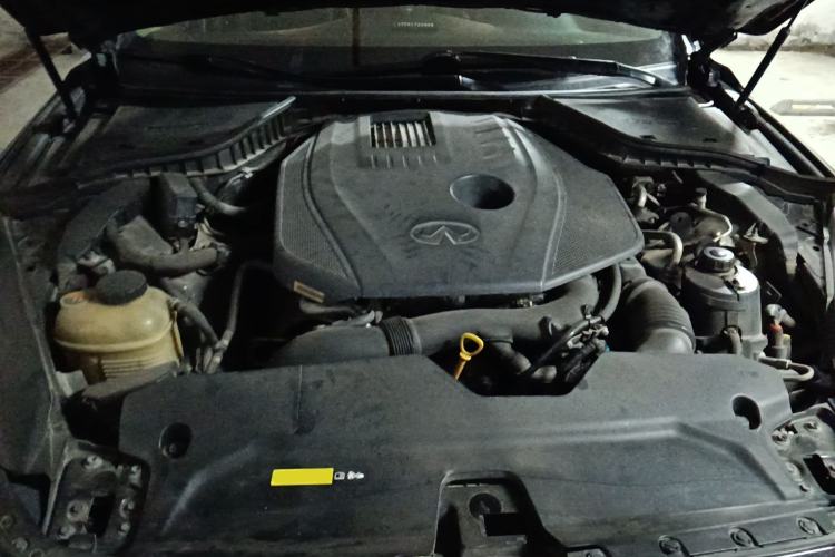 Used Infiniti Q50L 2015 2.0T Enjoyment Edition Engine Bay