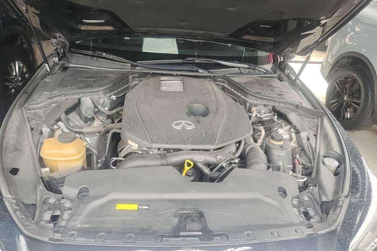 Used Infiniti Q50L 2015 2.0T Enjoyment Edition Engine Bay