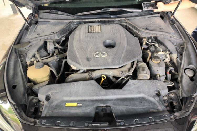 Used Infiniti Q50L 2015 2.0T Enjoyment Edition Engine Bay