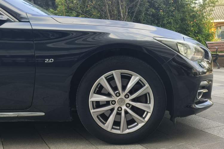 Used Infiniti Q50L 2015 2.0T Comfort Edition Exterior 7