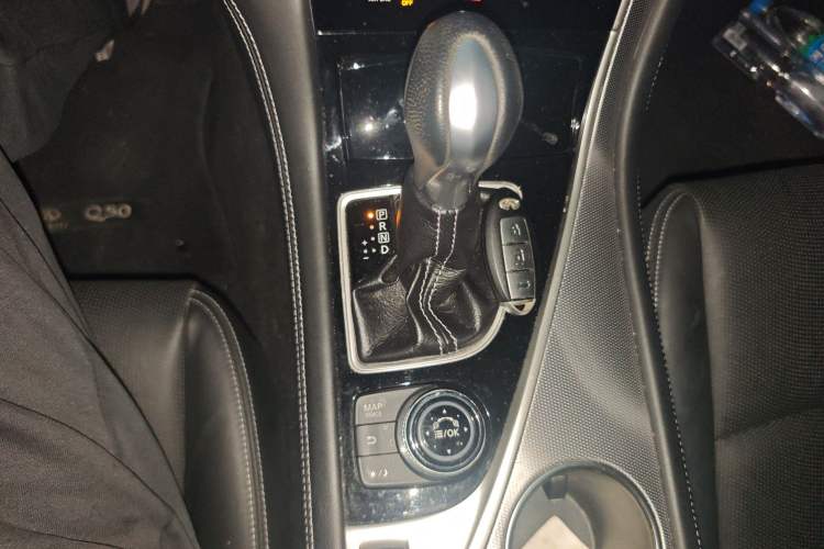 Used Infiniti Q50L 2015 2.0T Enjoyment Edition Gear Lever