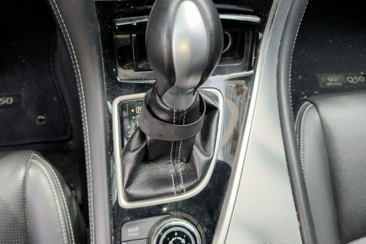 Used Infiniti Q50L 2015 2.0T Enjoyment Edition Gear Lever