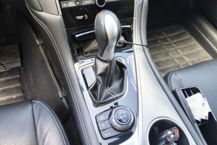 Used Infiniti Q50L 2015 2.0T Enjoyment Edition Gear Lever