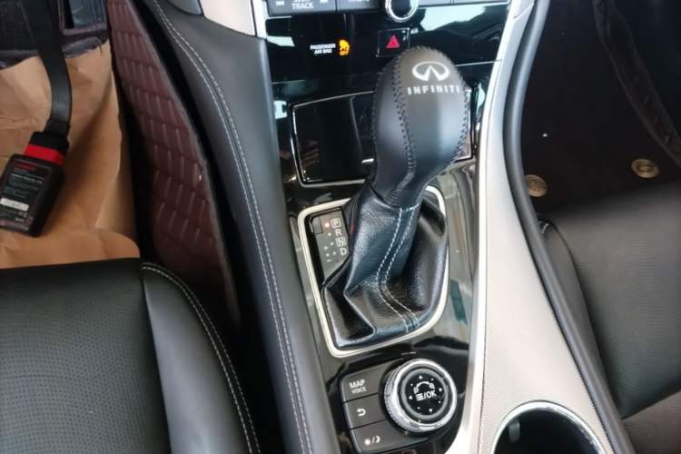 Used Infiniti Q50L 2015 2.0T Enjoyment Edition Gear Lever