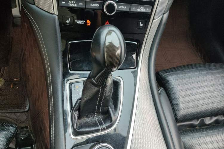 Used Infiniti Q50L 2015 2.0T Sport Edition Gear Lever
