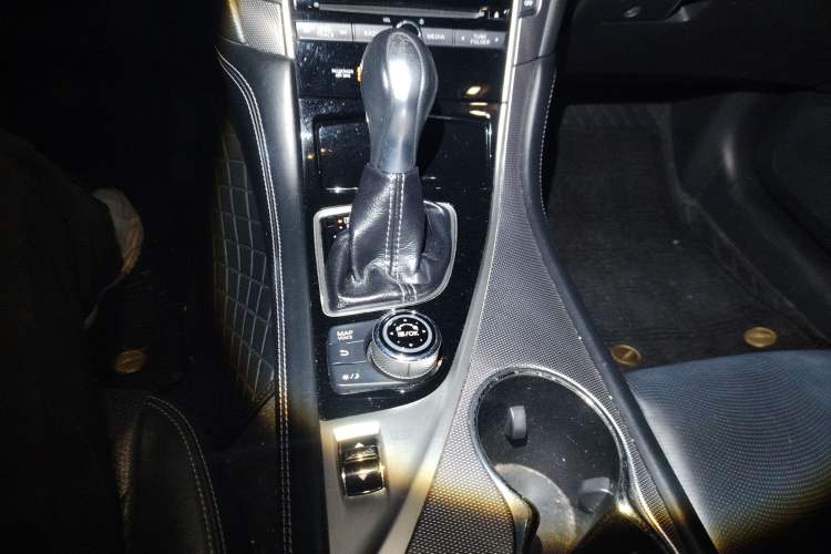 Used Infiniti Q50L 2015 2.0T Enjoyment Edition Gear Lever