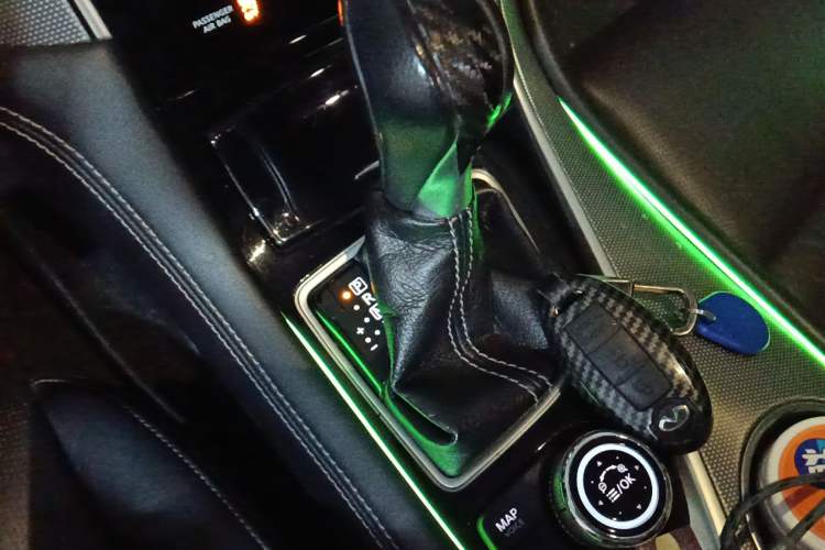 Used Infiniti Q50L 2015 2.0T Enjoyment Edition Gear Lever