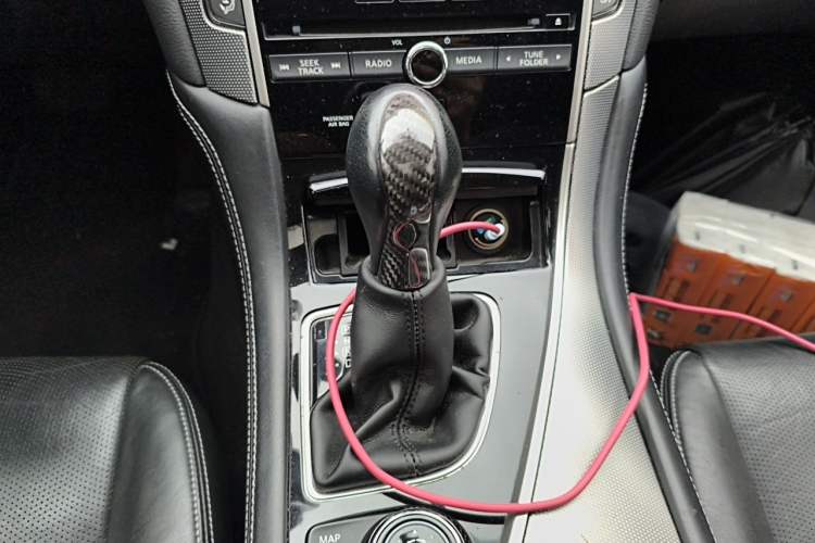 Used Infiniti Q50L 2015 2.0T Enjoyment Edition Gear Lever