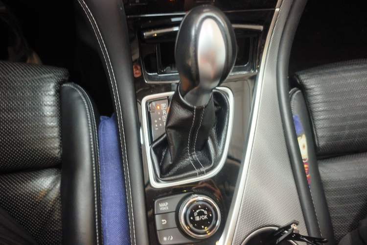 Used Infiniti Q50L 2015 2.0T Sport Edition Gear Lever