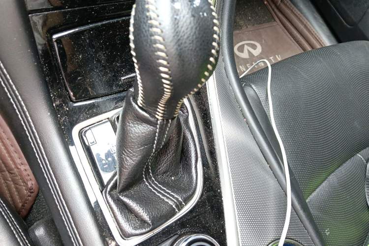 Used Infiniti Q50L 2015 2.0T Enjoyment Edition Gear Lever