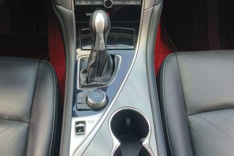 Used Infiniti Q50L 2015 2.0T Comfort Edition Gear Lever