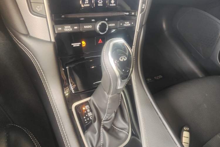 Used Infiniti Q50L 2015 2.0T Enjoyment Edition Gear Lever