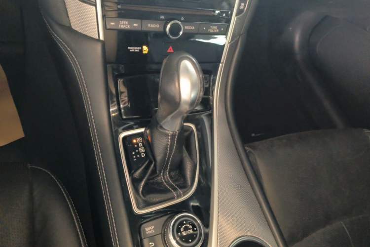 Used Infiniti Q50L 2015 2.0T Enjoyment Edition Gear Lever