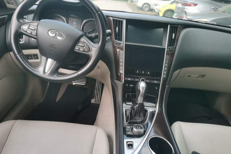 Used Infiniti Q50L 2015 2.0T Luxury Edition Interior 2