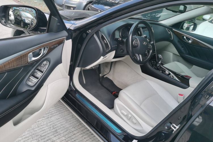 Used Infiniti Q50L 2015 2.0T Luxury Edition Interior 3