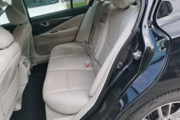 Used Infiniti Q50L 2015 2.0T Luxury Edition Interior 4