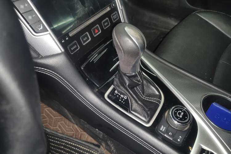 Used Infiniti Q50L 2015 2.0T Enjoyment Edition Interior 4