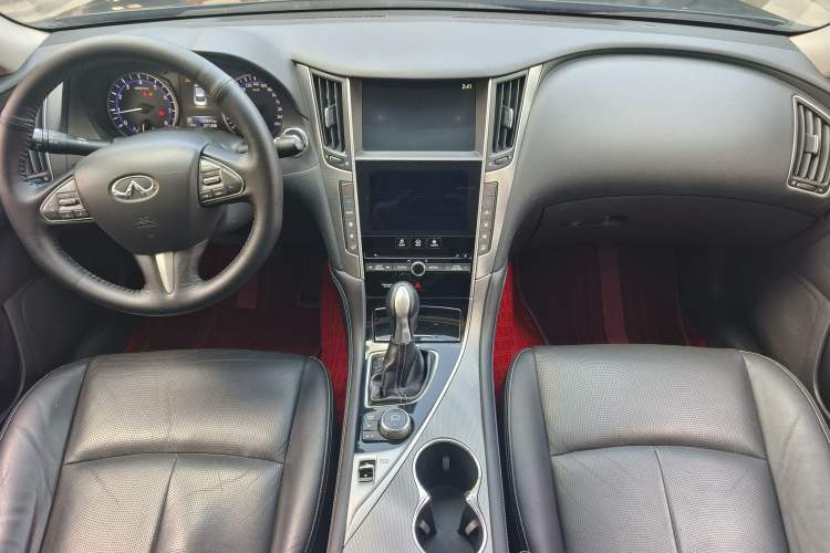 Used Infiniti Q50L 2015 2.0T Comfort Edition Interior 4