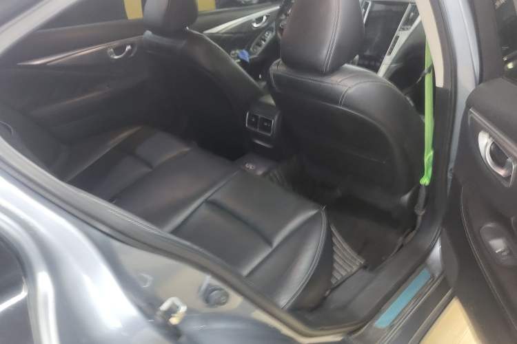 Used Infiniti Q50L 2015 2.0T Enjoyment Edition Interior 7