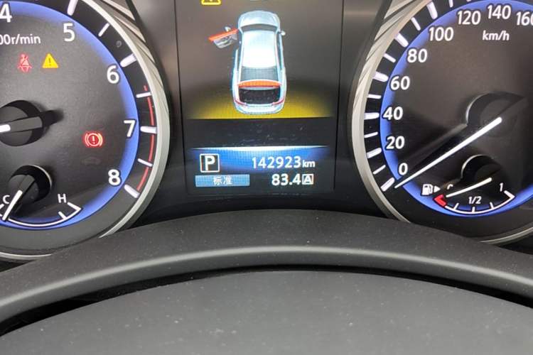 Used Infiniti Q50L 2015 2.0T Enjoyment Edition Odometer Close Up