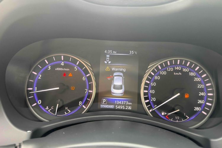 Used Infiniti Q50L 2015 2.0T Luxury Edition Odometer Close Up