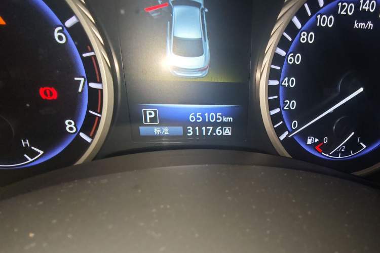 Used Infiniti Q50L 2015 2.0T Enjoyment Edition Odometer Close Up
