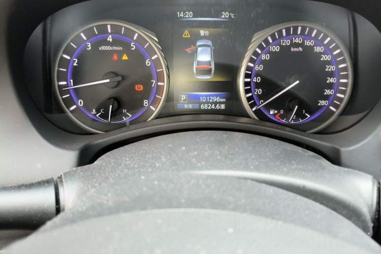 Used Infiniti Q50L 2015 2.0T Enjoyment Edition Odometer Close Up