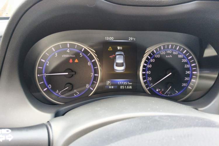 Used Infiniti Q50L 2015 2.0T Enjoyment Edition Odometer Close Up