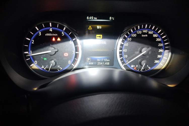 Used Infiniti Q50L 2015 2.0T Enjoyment Edition Odometer Close Up