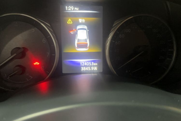 Used Infiniti Q50L 2015 2.0T Comfort Edition Odometer Close Up
