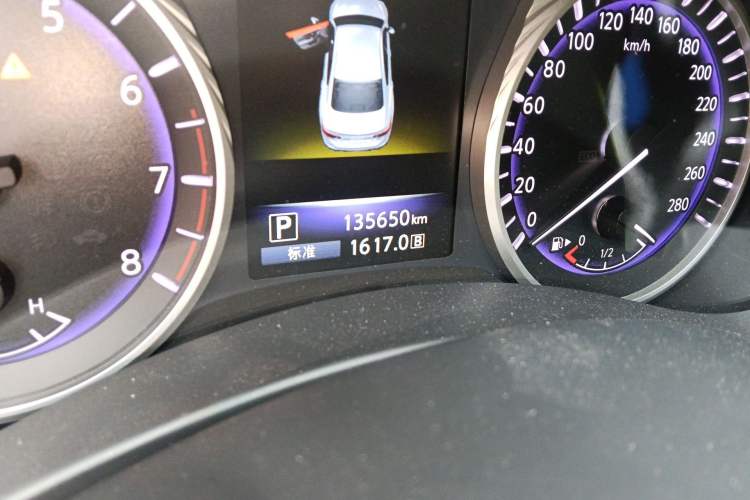 Used Infiniti Q50L 2015 2.0T Enjoyment Edition Odometer Close Up