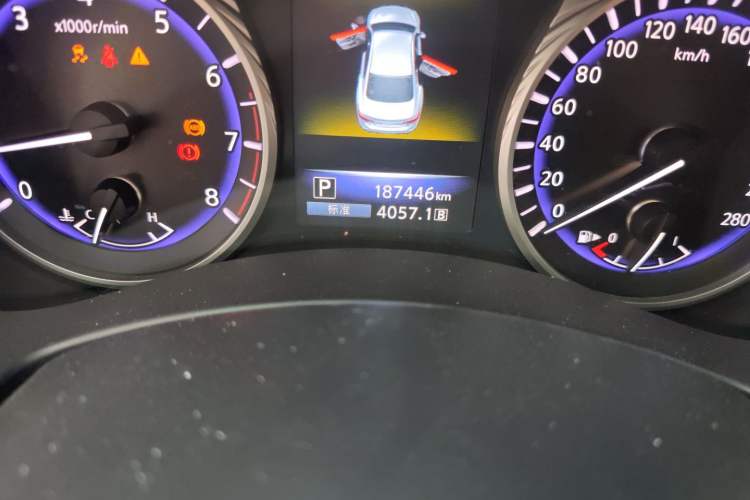 Used Infiniti Q50L 2015 2.0T Luxury Edition Odometer Close Up
