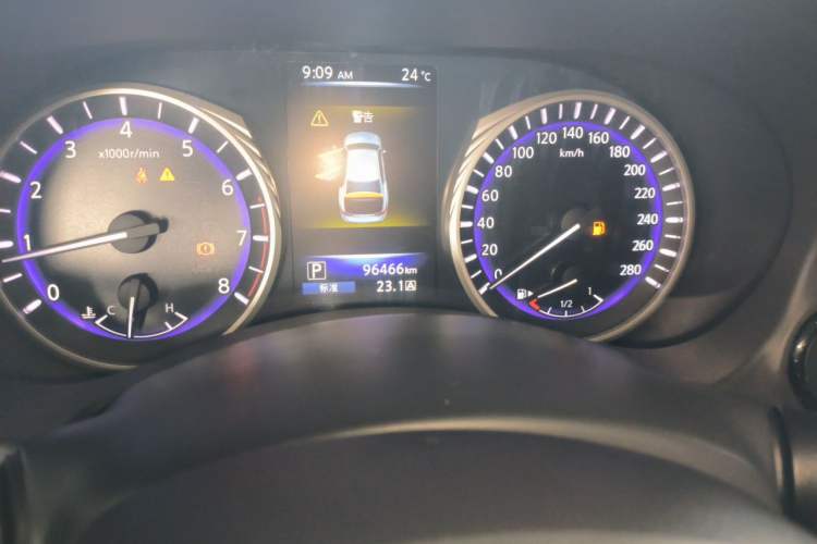 Used Infiniti Q50L 2015 2.0T Enjoyment Edition Odometer Close Up