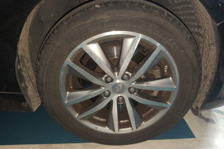 Used Infiniti Q50L 2015 2.0T Enjoyment Edition Right Front Wheel Hub