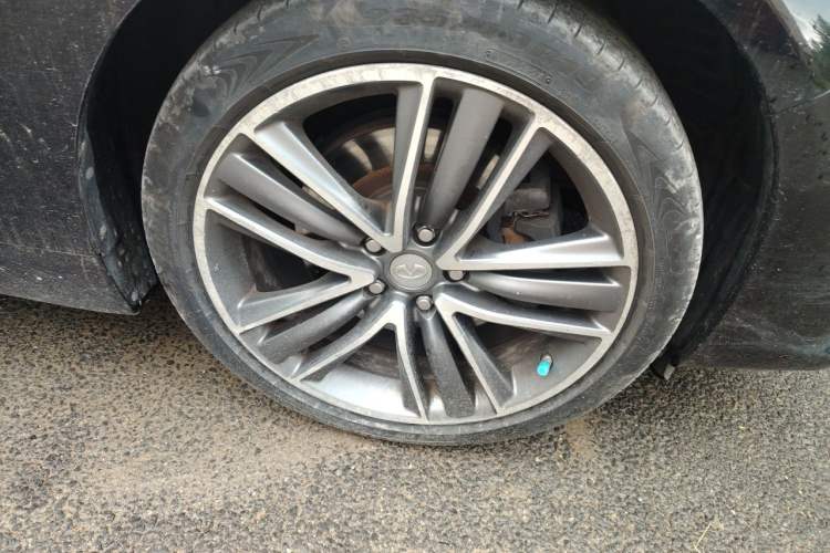 Used Infiniti Q50L 2015 2.0T Luxury Sport Edition Right Front Wheel Hub