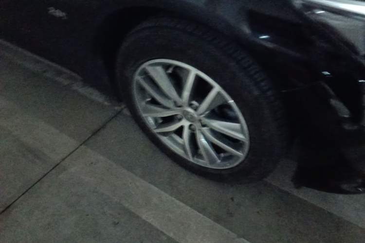 Used Infiniti Q50L 2015 2.0T Enjoyment Edition Right Front Wheel Hub