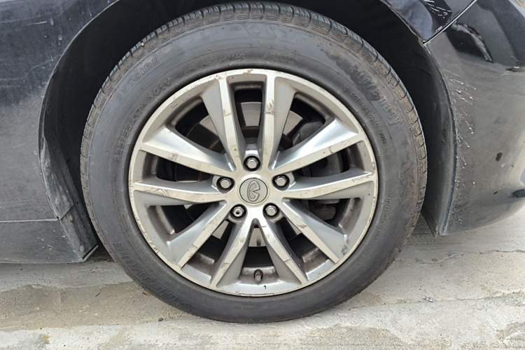 Used Infiniti Q50L 2015 2.0T Enjoyment Edition Right Front Wheel Hub