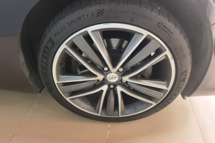 Used Infiniti Q50L 2015 2.0T Sport Edition Right Front Wheel Hub