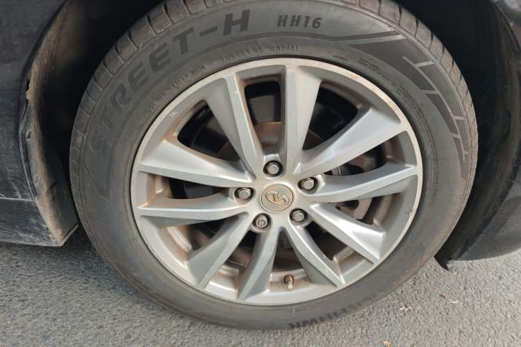 Used Infiniti Q50L 2015 2.0T Luxury Edition Right Front Wheel Hub