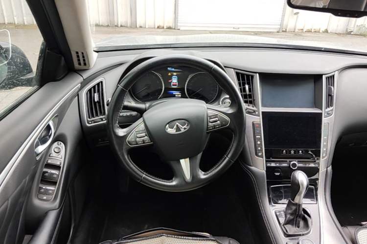 Used Infiniti Q50L 2015 2.0T Enjoyment Edition Steering Wheel