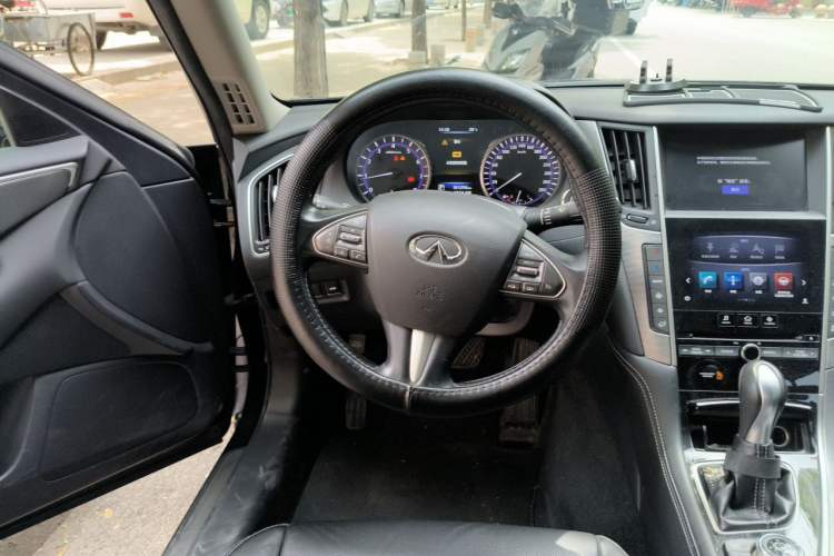 Used Infiniti Q50L 2015 2.0T Enjoyment Edition Steering Wheel