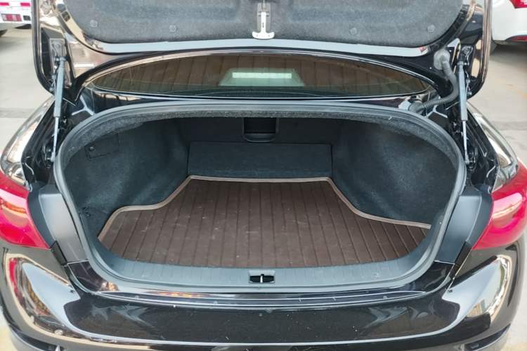 Used Infiniti Q50L 2015 2.0T Enjoyment Edition Trunk