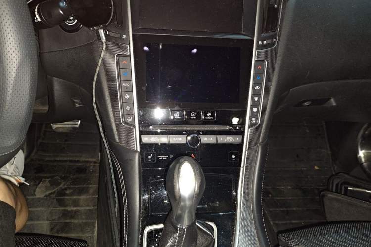 Used Infiniti Q50L 2015 2.0T Sport Edition Audio And AC Panel