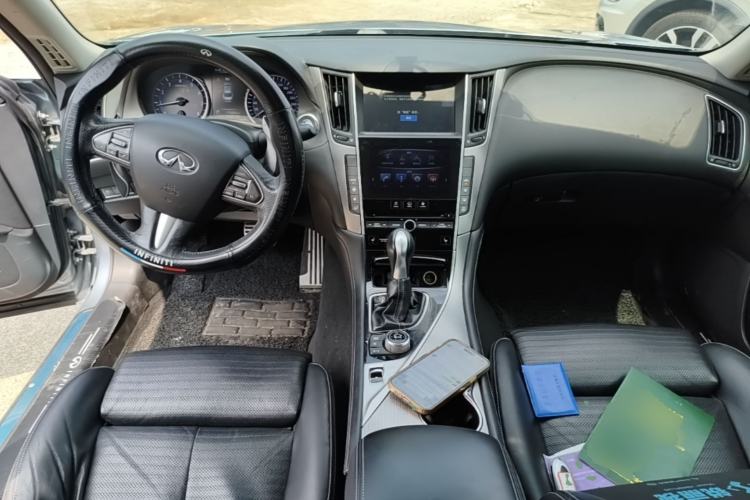 Used Infiniti Q50L 2015 2.0T Sport Edition Center Console