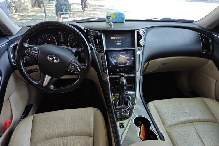 Used Infiniti Q50L 2015 2.0T Enjoyment Edition Center Console