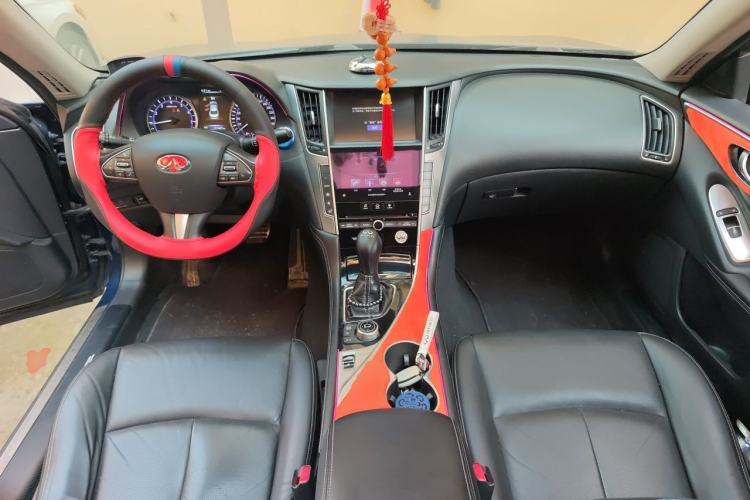 Used Infiniti Q50L 2015 2.0T Enjoyment Edition Center Console