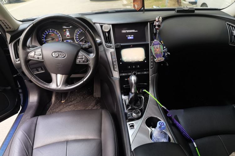 Used Infiniti Q50L 2015 2.0T Comfort Edition Center Console