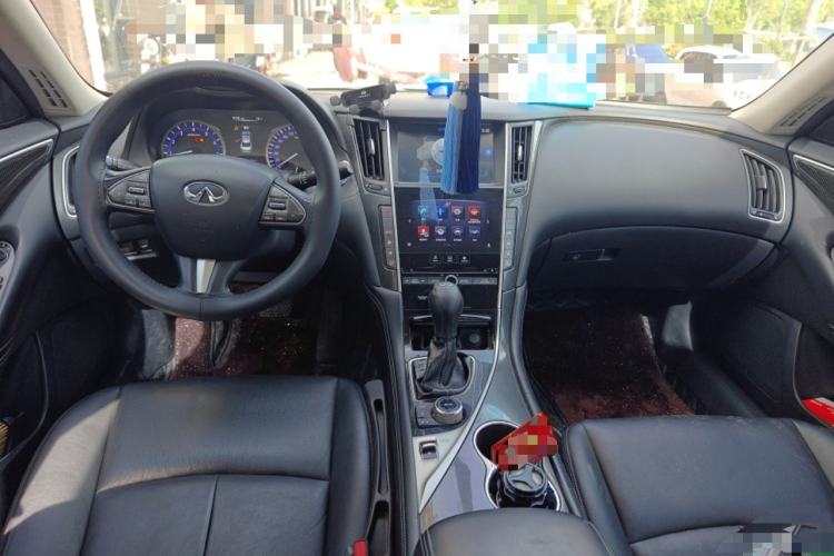 Used Infiniti Q50L 2015 2.0T Comfort Edition Center Console