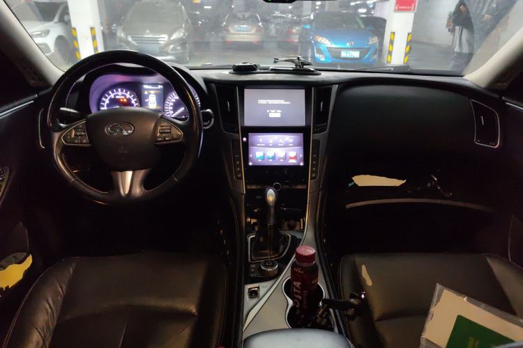 Used Infiniti Q50L 2015 2.0T Enjoyment Edition Center Console